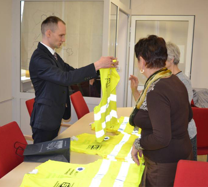 Police hand out safety vest for Safety propaganda